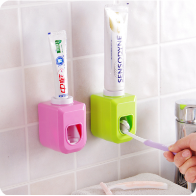 Plastic Auto Squeezing Touch Me Automatic Toothpaste Dispenser Toothbrush Holder